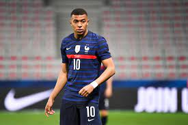 « l'ambition, c'est l'endroit vers lequel on se sent capable d'aller. Igrok Sbornoj Francii Zhiru Izvinilsya Pered Mbappe Za Slova Posle Matcha S Bolgariej Gazeta Ru Novosti