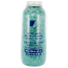 Le pouvoir de guérison du bain des pieds dépend également des ingrédients qui sont utilisés dans la fabrication des solutions dans lesquelles on trempe nos prenez un bassin de pied assez grand pour tenir vos deux pieds. Mavala Sel De Bain Pour Les Pieds 300 Gr 300 G