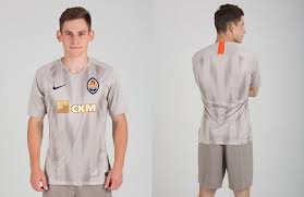 Retro and vintage fc shakhtar donetsk shirts and kit. Shakhtar Donetsk Wird Nike Fur Puma Nach 12 Jahren Verlassen Nur Fussball