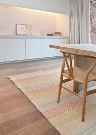 Retrouvez ici notre sélection de paillassons d'intérieur en coco, tapis d'entrée, paillassons d'extérieur ainsi que nos accessoires pour vous éviter de salir l'entrée de votre maison : Couleurs Pastels Et Inspiration Scandinave Pour Ce Tapis Printanier Interior Rugs Rugs Decor