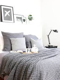 In dieser folge sind wir drauf und dran die decke mit holz zu verkleiden und zeigen euch die ersten steps richtung gemütliches bett im van. Es Ist Diy Zeit Kuscheldecke Hakeln Een Slaapkamer Inrichten Slaapkamer Diy Kleine Slaapkamer