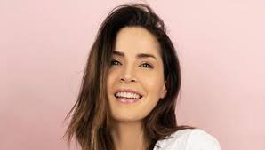 Café con aroma de mujer. Cafe Con Aroma De Mujer Carmen Villalobos Habla De Su Primer Papel Antagonico En Telemundo Sin Senos Si Hay Paraiso Colombia Estados Unidos Usa Ee Uu Series Tv Fama Mag