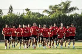 صعد الأهلي إلى نهائي بطولة دوري أبطال أفريقيا ليواجه كايزر تشيفز الجنوب أفريقي في المباراة التي تقام يوم السبت الموافق الـ 17 من يوليو المقبل. Q0ymcfuzmvsgum