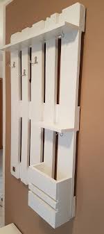 Palettenmobel Garderobe In Weiss Mit Bildern Mobel Aus Paletten Paletten Garderobe Garderobe Holz