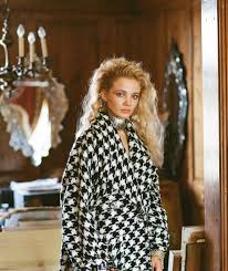 In her turbulent life as a professional assassin, scarlet was cruelly forced to abandon her daughter sam and go on the run. Freya Allan Biography Height Life Story Super Stars Bio
