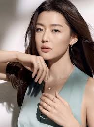 May 31, 2021 · 【明報專訊】賭王何鴻燊去年5月26日逝世，享年98歲；完成大殮儀式後，靈柩暫放香港殯儀館，之後再奉移至東華義莊。相隔近一年，昨日正式安葬，長眠摩星嶺昭遠墳場的何家家族墓園。昨晨賭王4名兒子何猷龍、何猷啟、何猷亨及何猷君到東華義莊，陪同父親的靈柩前往墓園，何猷龍捧着賭王遺照. è¢«çˆ†å¤–é‡ä¸æƒ³å†ç•¶å…¨æ™ºè³¢è€å…¬å¯Œå°ªç§€åœ–å›žæ‡‰æ´©å©šå§»ç‹€æ…‹ Udnstyle