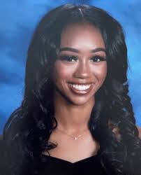 Daisy Stout's Instagram, Twitter & Facebook