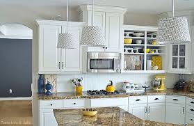 Yellow and white kitchen top shutter and handles in corian acrylic. Hausratversicherungkosten Best Ideas Excellent White Kitchen Yellow Accents Collection 5686