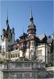 Строили своими силами и на свои деньги, за что и были освобождены от уплаты налогов в казну государства на несколько веков. Nessa