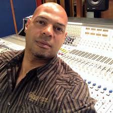 Kenny Moran (@Kmomixx)