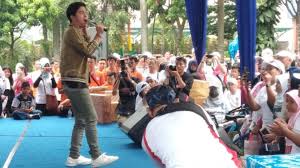 Lirik lagu serta video kekasih bayangan mp4 atau 3gp. Lirik Lagu Kekasih Bayangan Oleh Cakra Khan