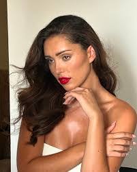 Selena Rose's Instagram, Twitter & Facebook