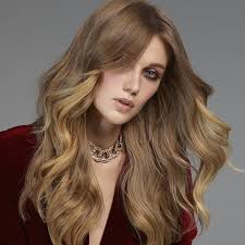 Lunghi capelli lisci scalati con maxi ciuffo laterale . Tagli Capelli Lunghi 2021 Idee Di Styling Per Le Long Hair