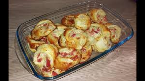 Oh diese käsestangen sind so lecker und ich bin auch so froh, dass ich endlich weiß, wie einfach doch so ein blätterteig geht. Blatterteigschnecken Mit Schinken Salami Und Kase Youtube