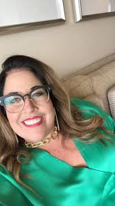 I never thought of myself being simple til I traveled with Jackie… 🤣🤣🤣,  Can’t make it up! Enjoy a laugh as we discuss what all Jackie does EVERY  morning before she gets her day started!!!