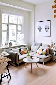 Dans cette maison, la bibliothèque épouse la cheminée encastrée et sert à la fois de rangement et de. Petits Salons Grandes Idees Amenagement Petit Salon Deco Petit Salon Idee Deco Petit Salon