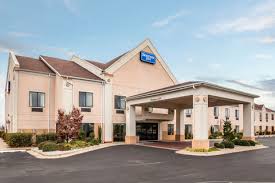 Pets fun animals life animals and pets fin fun. Rodeway Inn Hotel In Tahlequah Ok Near Illinois River
