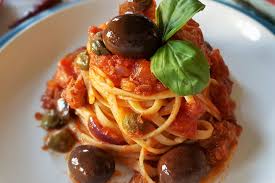Bavette Piccanti Con Tonno Olive Nere Capperi E Basilico Ricetta Ricette Ricette Di Cucina Cibi E Bevande