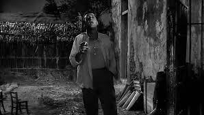 Tutti a casa is the tenth studio album by the italian rapper bassi maestro, released on 20 december 2011 under sano business. Tutti A Casa Film Completo Secondo Tempo Con Alberto Sordi Ed Eduardo De Filippo Video Dailymotion