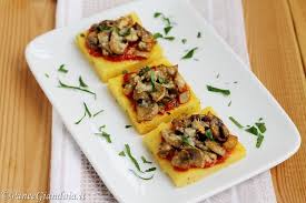 Questi crostini ai funghi sono super facili e veloci da preparare. Crostini Di Polenta Ai Funghi E Grana Pane E Gianduia
