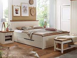 Hier auch das schlafzimmer aus kiefer in weiß online kaufen hochqualitativ in material & verarbeitung versand kostenlos kauf auch auf rechnung möglich. Massivholz Schlafzimmer Kiefer Blavand Von G K Gunstig Bestellen Skanmobler