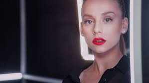 She is most widely known for her starring role as carla rosón caleruega in the spanish drama series elite, broadcast on netflix. Ester Exposito Sus Secretos De Maquillaje Al Descubierto