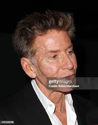 Brian Light and Leigh Wishner attend the "Daphne Guiness" Exhibition...  News Photo