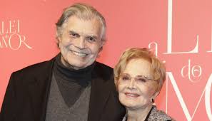 Tarcisio meira is the most popular actor in brazil and mostly known most popular channel globo. Cena De Beijo De Gloria Menezes E Tarcisio Meira Encanta Fas Vix