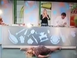 Quando li si nomina, si inquadra un mondo culturale e sociale unico nel suo genere. Actress Tries To Do The Splits On Live Tv But It Was A Really Bad Idea The Independent The Independent