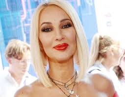 У него есть жена и сын лев. Lera Kudryavceva Pokazala Svoyu Krasavicu Nevestku Na Otdyhe