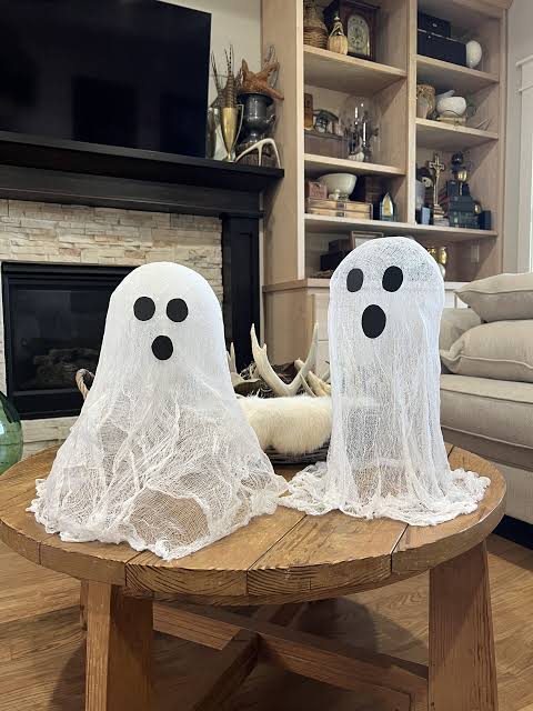 Easy DIY Ghosts for Halloween - The Junk Parlor