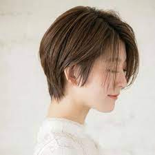 ストレートのショートヘア特集 前下がりヘア おすすめのストレートアイロンなど 美的 com ボブ 襟足 ストレートボブ