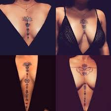 14 sensuales tatuajes al costado y debajo de los senos. Tatuajes Debajo Del Pecho