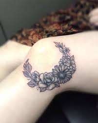 Flower Knee Tattoo By Medusa Lou Knee Tattoo Elbow Tattoos Tattoos For Women