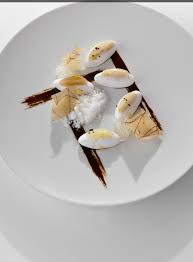 A casual restaurant may choose ceramic before the plate is presented to the guest, it must be examined and cleaned as needed of excess food and smudges. Dessert Plating Gourmet Essen Kuche