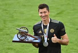 Bayern munich go back to the top of the bundesliga table. Lewandowski Schiet Onmogelijk Doelpuntenrecord Gerd Muller Uit De Boeken Sport Gelderlander Nl