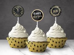 Ring In The New Year With These Festive Printable Cupcake Toppers Nyeparty Nyedecor Happ New Year S Cupcakes New Year S Desserts Cupcake Toppers Printable