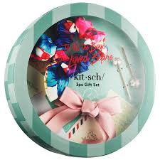 Although lara jean has feelings for josh, even after margot breaks up with him she knows it can. Netflix To All The Boys I Ve Loved Before Hat Box Gift Set Kitsch Sephora Gift Set Gifts Sephora