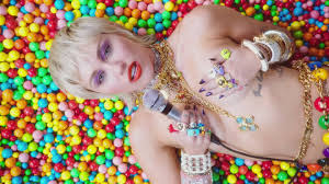 Miley Cyrus 'Midnight Sky' goes to Number 1 in the UK - BigTop40