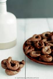 Ungete le teglie con olio extra vergine d'oliva. Taralli Pugliesi Ai Cereali La Ricetta Per Prepararli In Casa