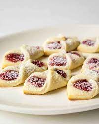Take this basic thumbprint cookie dough recipe and make these raspberry walnut thumbprint cookies with it! Hve8ztlzoelkcm