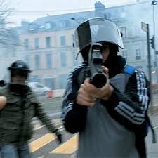 C'est suivre sans dévier le fil de son inspiration, de son écriture, ne rien céder à la facilité d'une notoriété pourtant légitimement acquise et savoir garder le cap, toujours à la recherche du temps perdu et de ce délicat quelque chose qui ressemble à la grâce. Un Pays Qui Se Tient Sage Cinema Utopia Saint Ouen L Aumone Et Pontoise