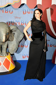 Eva green a les cheveux de couleur blond foncé, mais les teint en brun depuis qu'elle a quinze ans. Eva Green In Tom Ford At The Dumbo Paris Premiere Tom Lorenzo