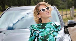 La actriz y humorista colombiana respondió que si bien su esposo preside la asociación de pilotos privados, un amigo de jaramillo dueño de la aeronave incautada la habría prestado para una ayuda humanitaria. Caricatura De Matador Contra Alejandra Azcarate Tras La Polemica Que Involucra A Su Esposo