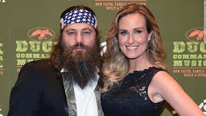 The duck dynasty star decided to get a haircut for the very first time in the last 15 years people in the comment section kept telling him that he looks at least a decade younger now! Duck Dynasty Star Unrecognizable After Haircut Cnn Video
