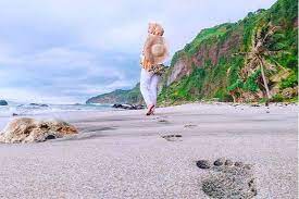 Pantai menganti merupakan sebuah pantai yang berlokasi di desa karangduwur, kecamatan ayah, kabupaten kebumen, jawa tengah. Menikmati Senja Di Pantai Menganti Surga Tersembunyi Di Kebumen