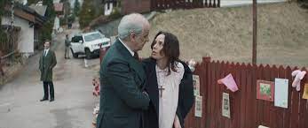 Doch auch mit dem seinem auftauchen kehrt keine ruhe ein, im gegenteil. Der Nebelmann Film Rezensionen De