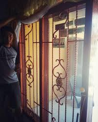 Harganya pun juga beragam tergantung dari ukuran serta kualitas dari besi yang digunakan, teralis jendela sebenarnya tidak hanya berfungsi sebagai pengaman jendela saja namun juga menambah kesan futuristik pada ruma tersebut. 30 Teralis Jendela Besi Ulir Model Harga Meter Gambar