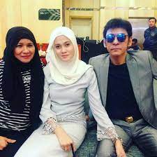 Isi kandungan buku teks sejarah tingkatan 3; Rizal Hakimm Datuk Jamal Abdillah 59 Dan Isteri Datin Facebook