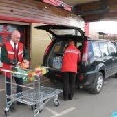 Le drive (de l'anglais ), en français service au volant, service à l'auto ou retrait automobile, est un service initialement proposé dans le cadre de la restauration rapide permettant aux consommateurs d'être servis tout en restant dans leur voiture. Intermarche En Tete Du Classement Du Drive En France